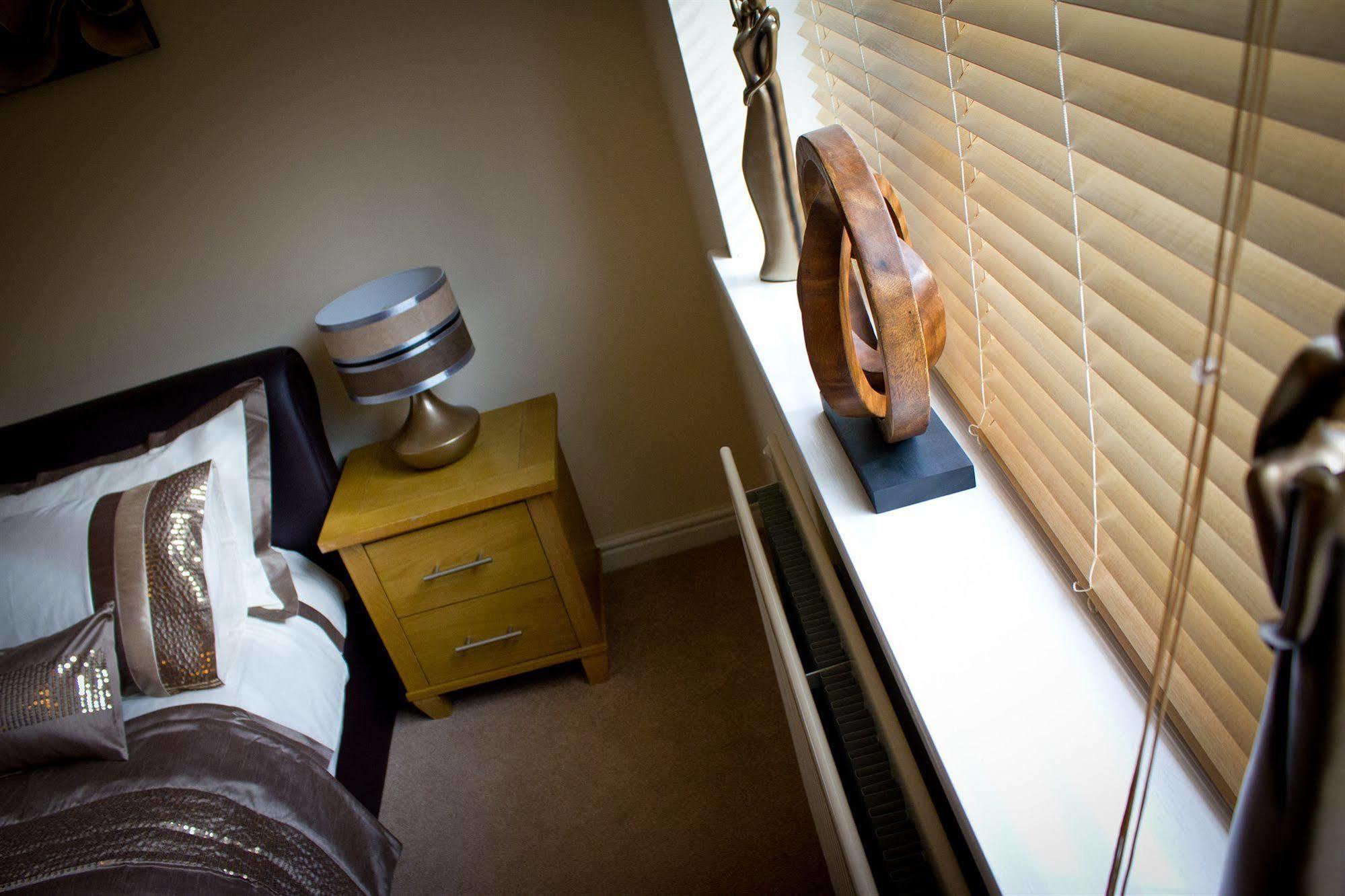 The Lindley Suite - Simple2Let Serviced Apartments Huddersfield Exterior foto